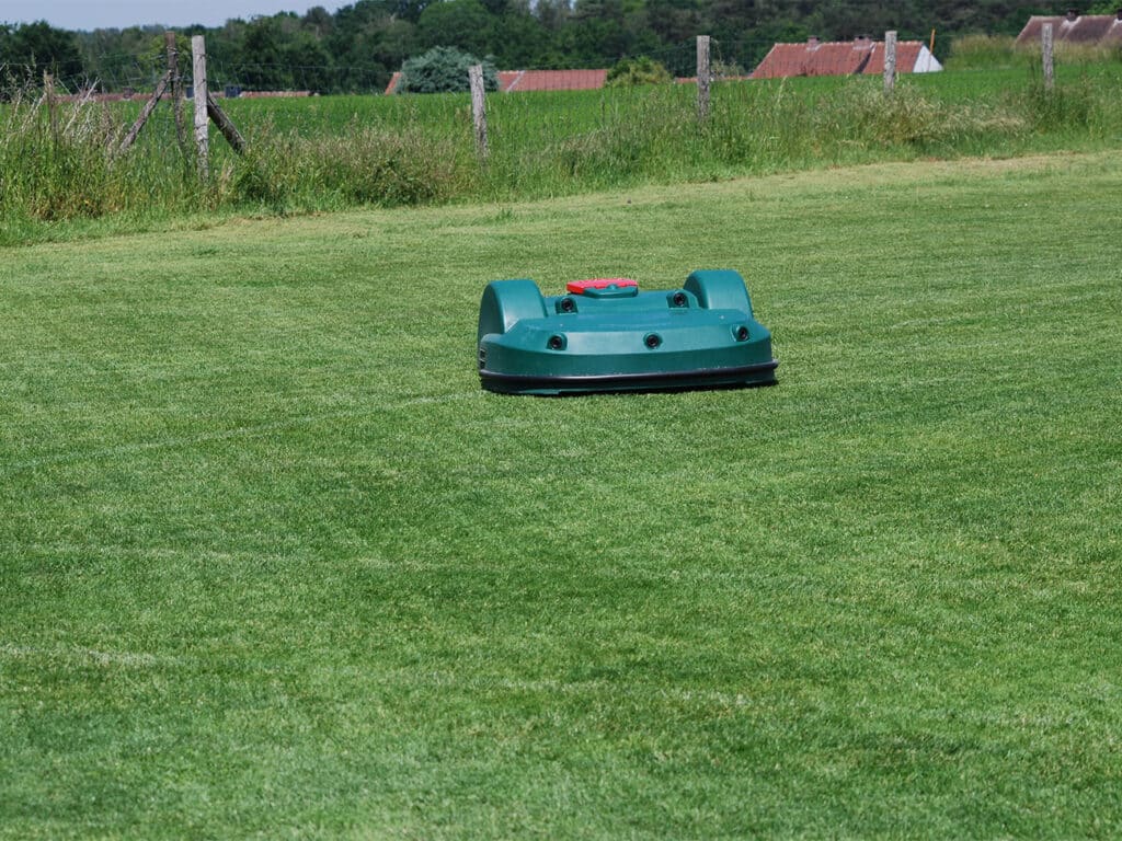 Une tonte linéaire, précise et impeccable … avec la technique RTK