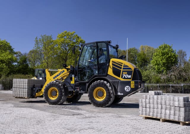 Komatsu_WA_70M_Action_0362-30