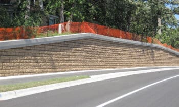 wegenbouw_foto1_Large_Retaining_Wall_Block-20