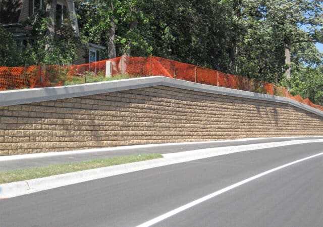 wegenbouw_foto1_Large_Retaining_Wall_Block-20