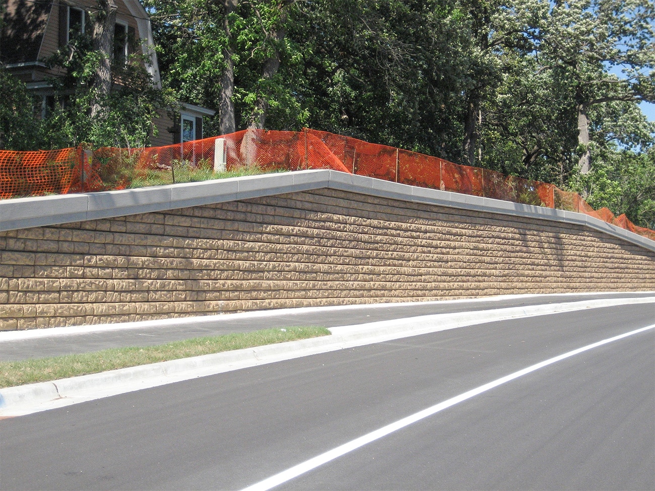 wegenbouw_foto1_Large_Retaining_Wall_Block-20