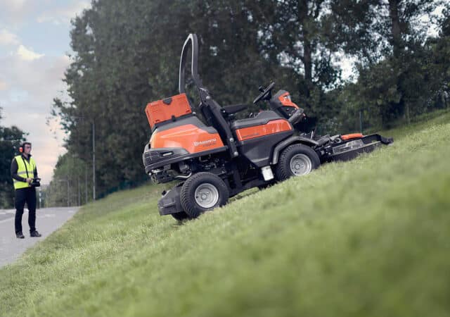 HU—P-524XR-EFI-Frontmower-(1)