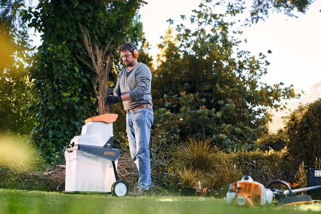 Transformer les déchets verts en un précieux matériau de compostage