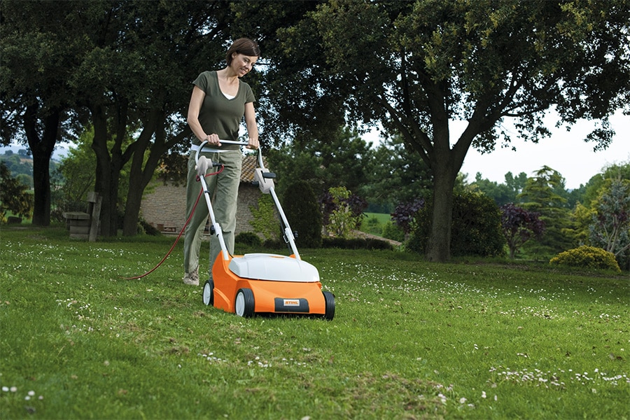 Scarifier et aérer pour un entretien durable du gazon