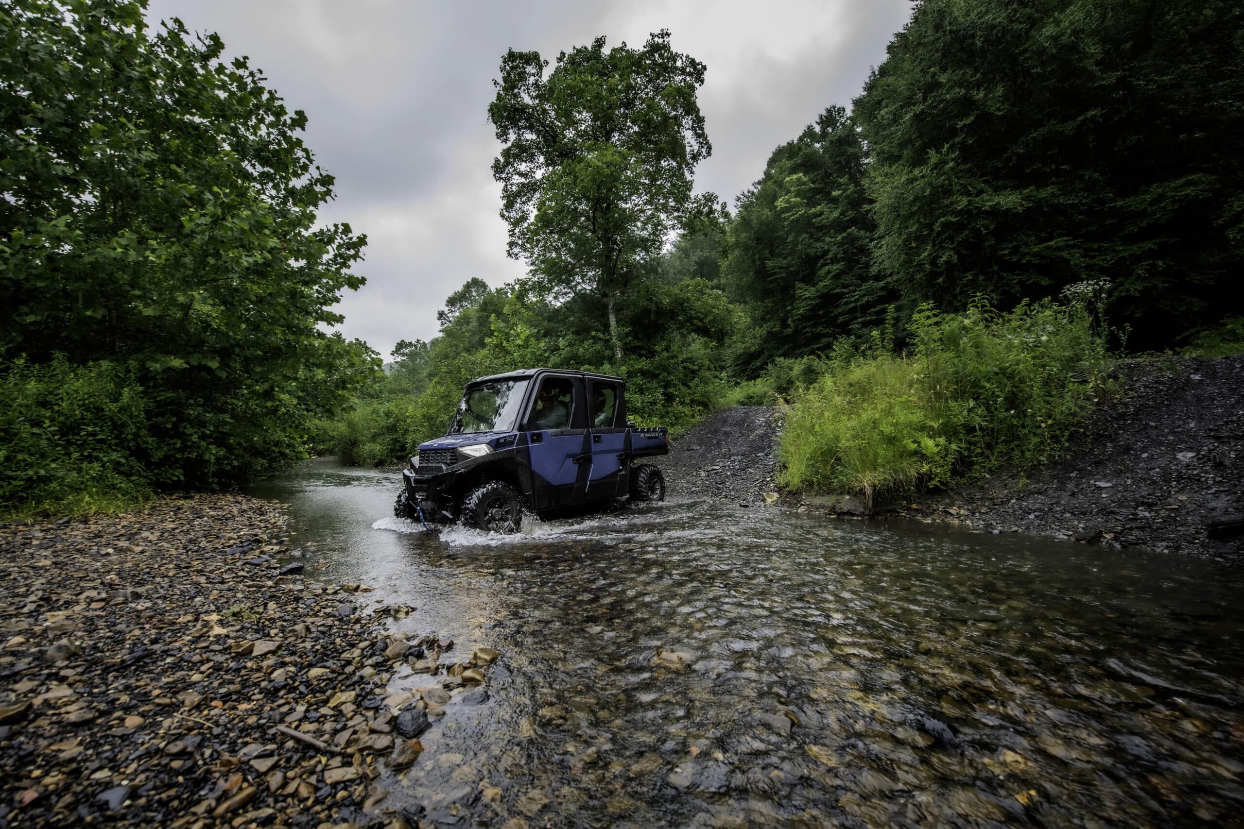 Un véhicule tout-terrain compact et puissant 1