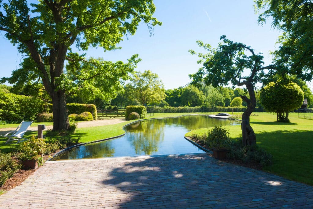 Membranes EPDM pour projets de bassins et étangs de baignade : esthétique, durabilité et personnalisation vont de pair 2