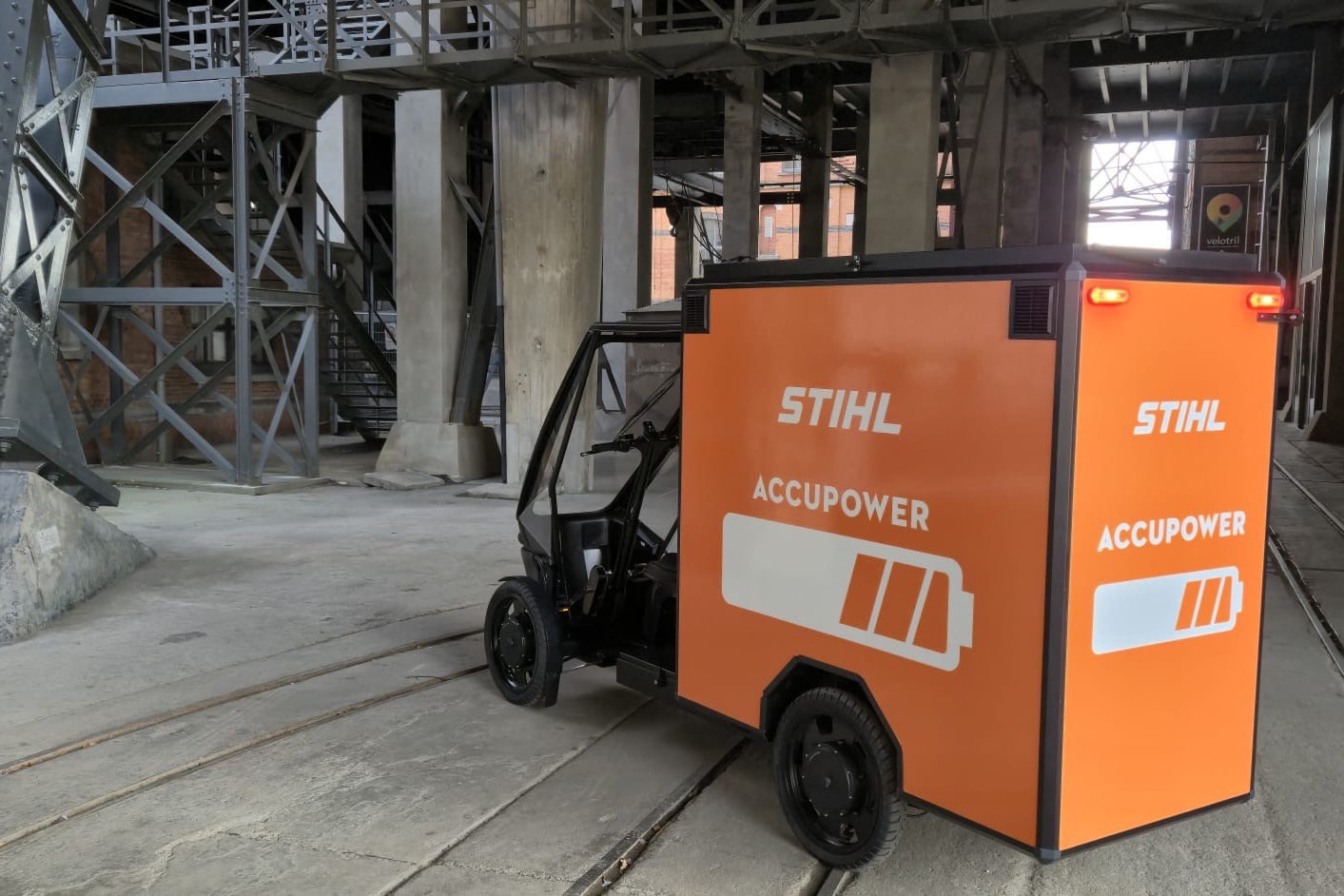 Le vélo cargo électrique STIHL, équipé pour les professionnels, offre une solution d’accès durable et rapide aux centres-villes et zones zéro émission 4