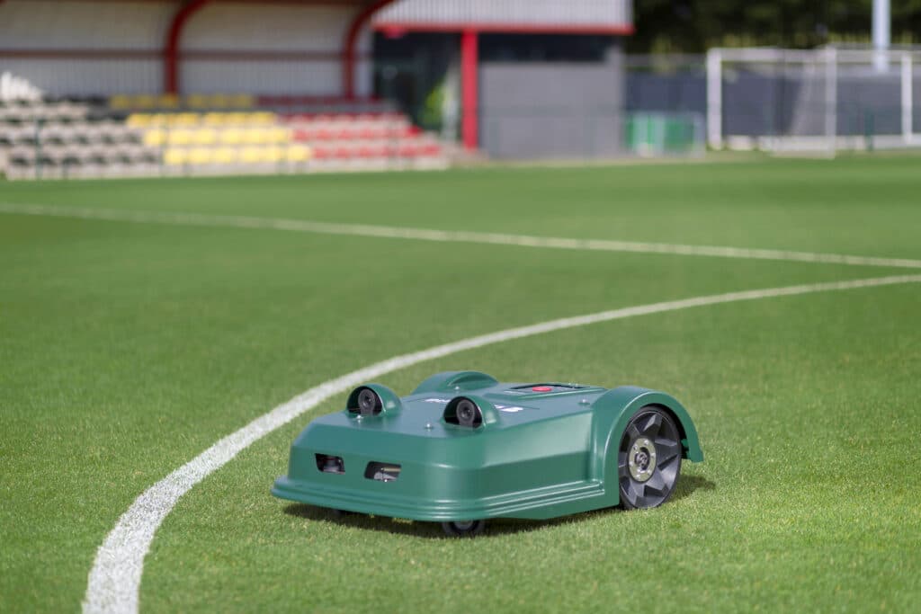 Gestion optimisée de l’entretien des parcs et jardins grâce aux robots tondeuses 2