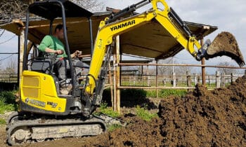 Greenpro Yanmar ViO17 in de kleigrond kopiëren