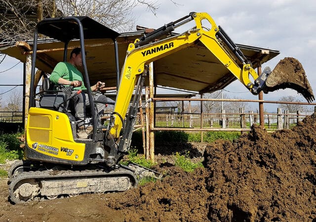 Greenpro Yanmar ViO17 in de kleigrond kopiëren