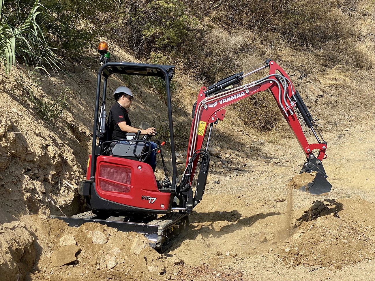 Yanmar-ViO17-stabiel-in-moeilijk-terrein