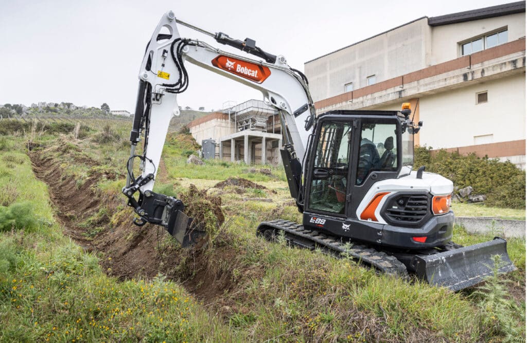 Bobcat heeft nu ook een kruiwagen vervangende minirupslader: de MT100