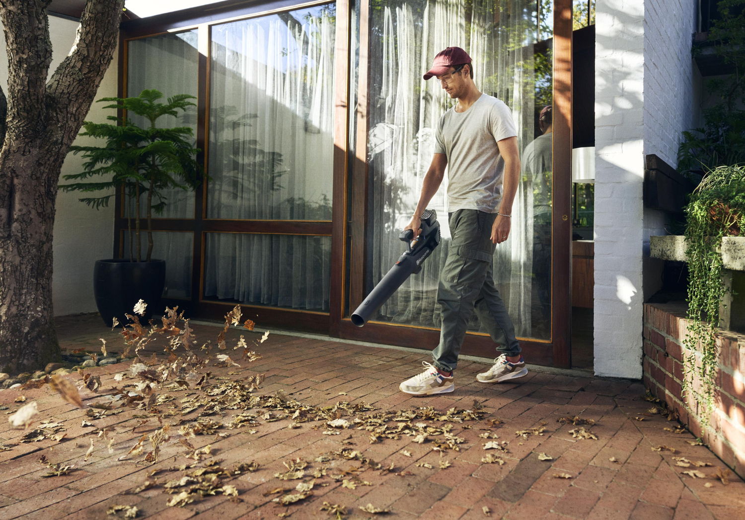 Husqvarna Aspire™ B8X-P4A © Husqvarna Aspire™ B8X-P4A ©