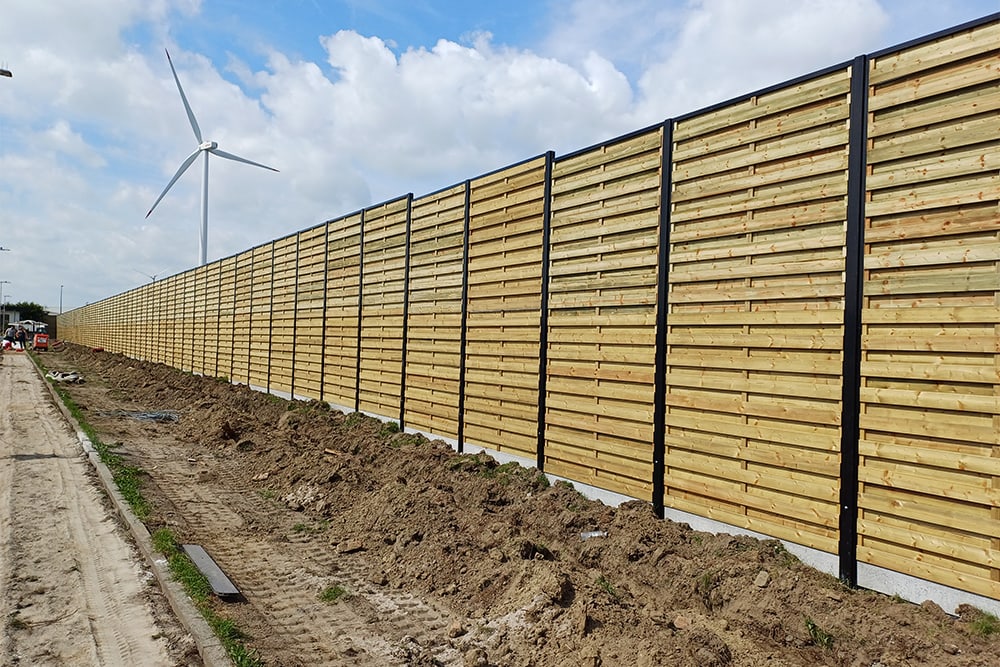 Een indrukwekkende maatwerkafsluiting van 4,2 meter hoog