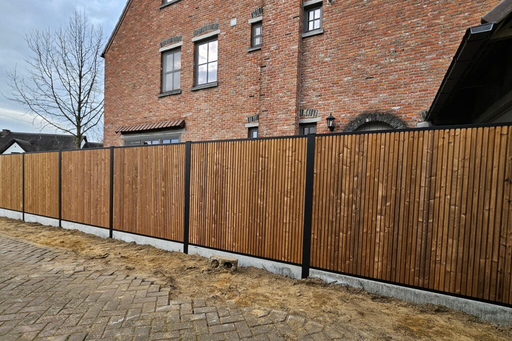 Wim’s Afsluitingen realiseert bijzonder tuinproject met hoogwaardige producten van DomsPro
