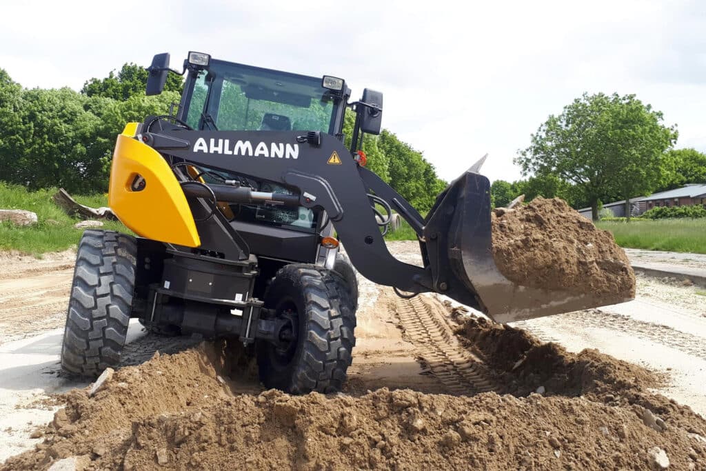De Ahlman AS600 zwenklader: een veelzijdige en compacte zwenklader voor de groenprofessional