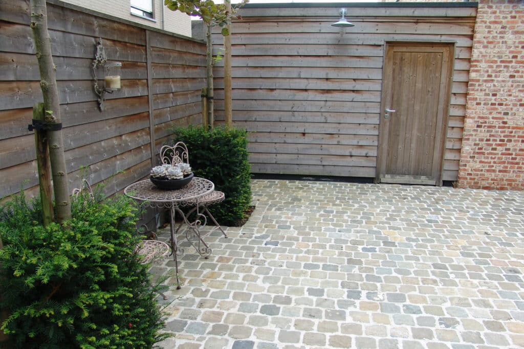 Zo kies je het juiste voegmiddel voor je tuin 1