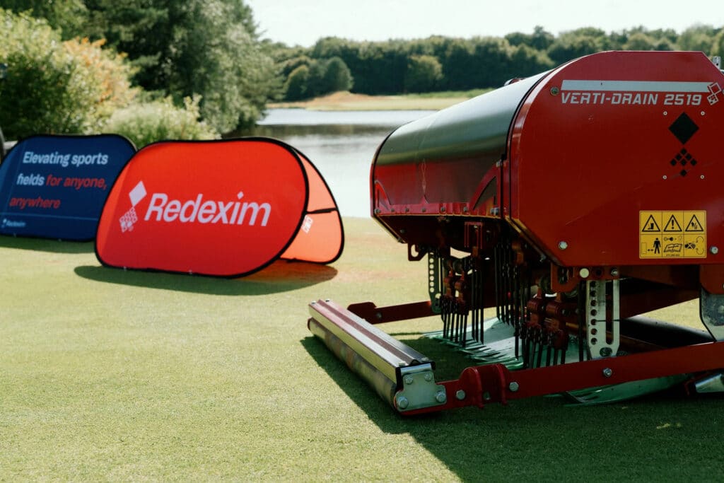 Redexim viert 45 jaar innovatie in grasbeheer: van Verti-Drain tot hybride sportvelden 1