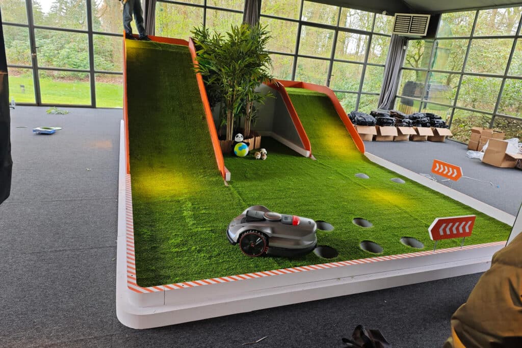 Robotisering in groenbeheer: HH Garden introduceert Sunseeker robotmaaiers 1