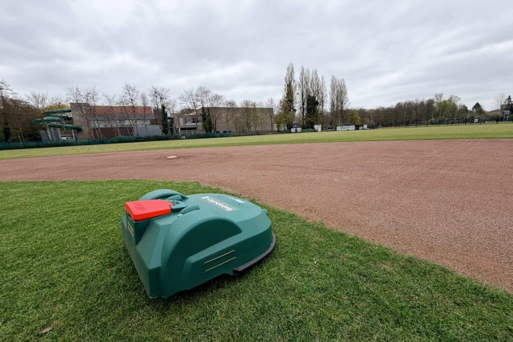 Sportveld maaien met robot: 19.000 m² perfect gemaaid met GPS-RTK technologie bij honkbalploeg Hoboken Pioneers 1