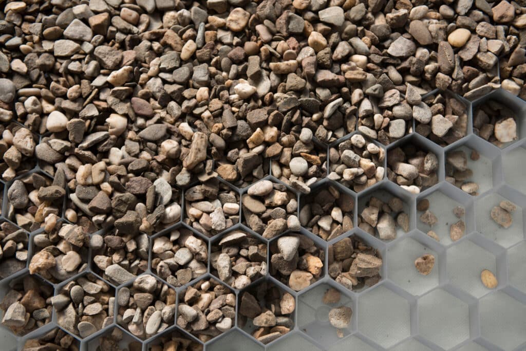 Stabiele en waterdoorlatende grind met de oersterke Gravel Grid-grindmatten 1