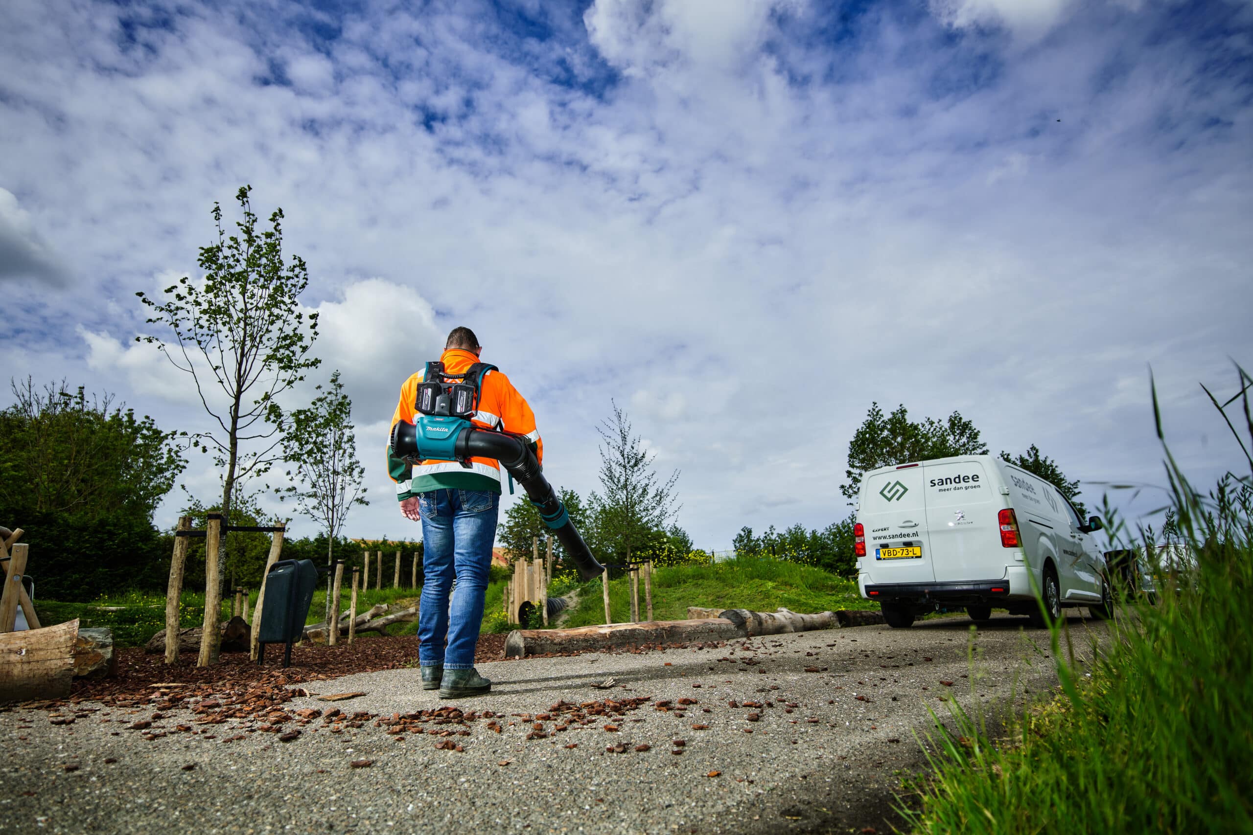 Ruggedragen accubladblazer met de kracht van een benzinemotor 2